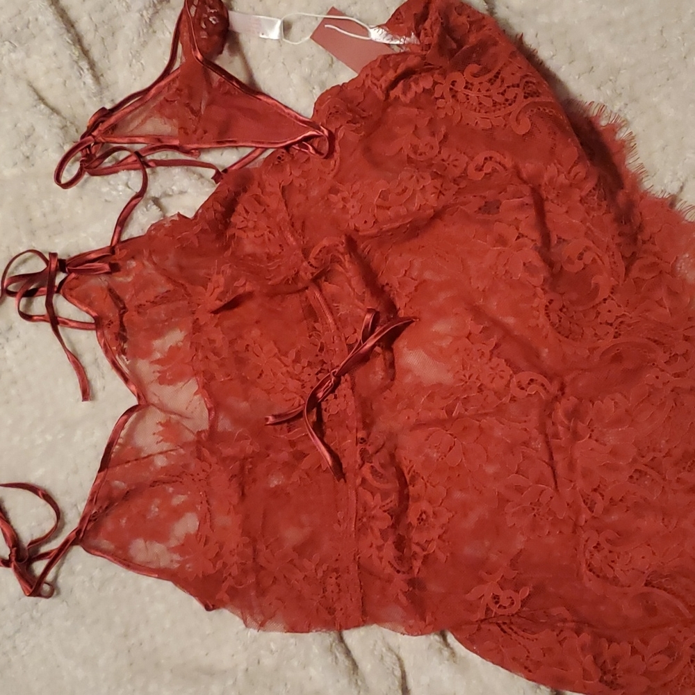 Rich rosé colored eyelash lace baby doll with panty included. Size M.